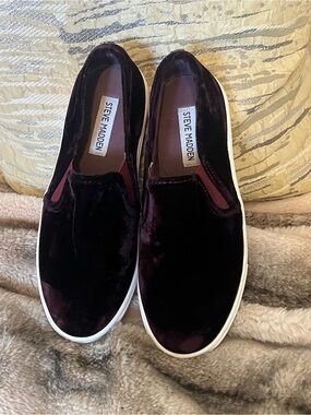 Steve Madden Burgundy Velvet Slip-On Sneakers, Ecntrcv Size 7.5